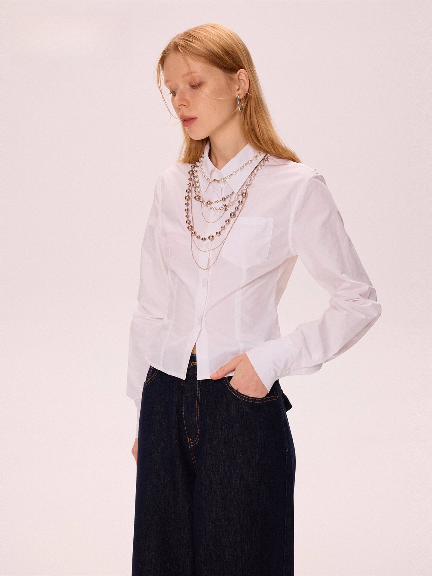 White short-waist long-sleeved shirt