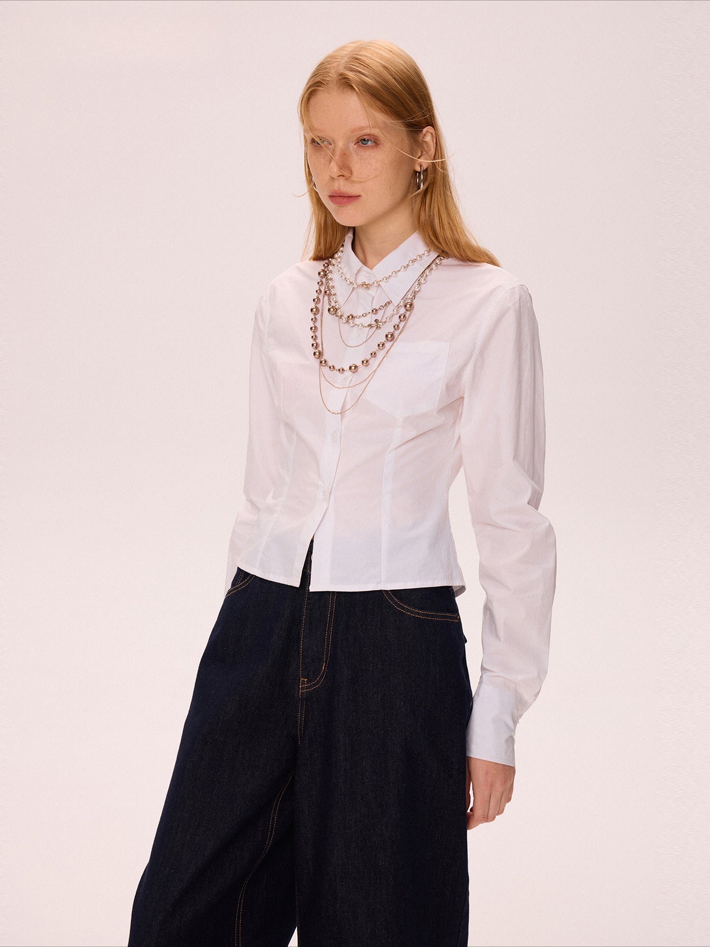 White short-waist long-sleeved shirt