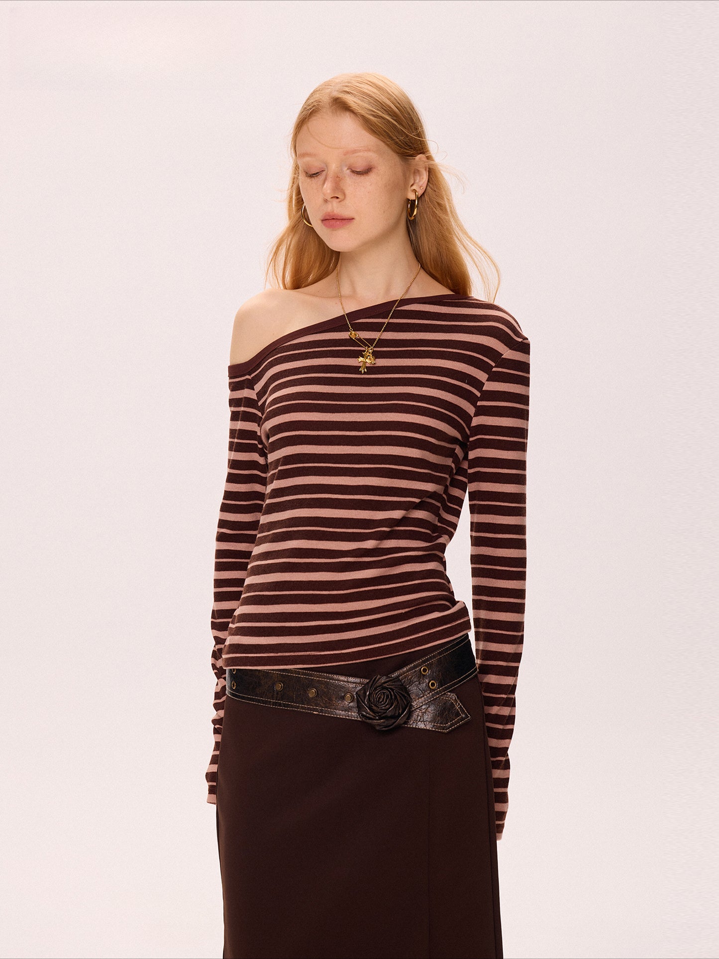 Coffee vermicelli pattern slanted shoulder T-shirt knitted sweater