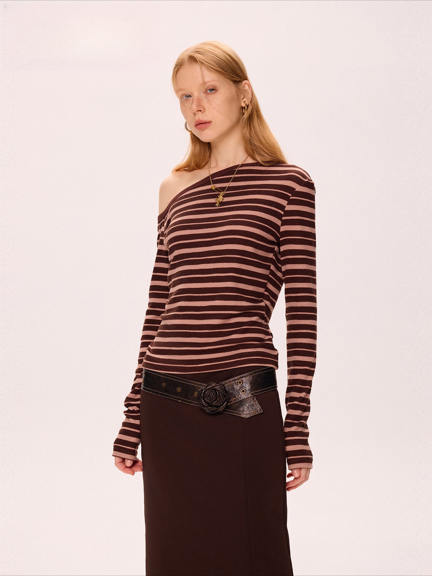 Coffee vermicelli pattern slanted shoulder T-shirt knitted sweater