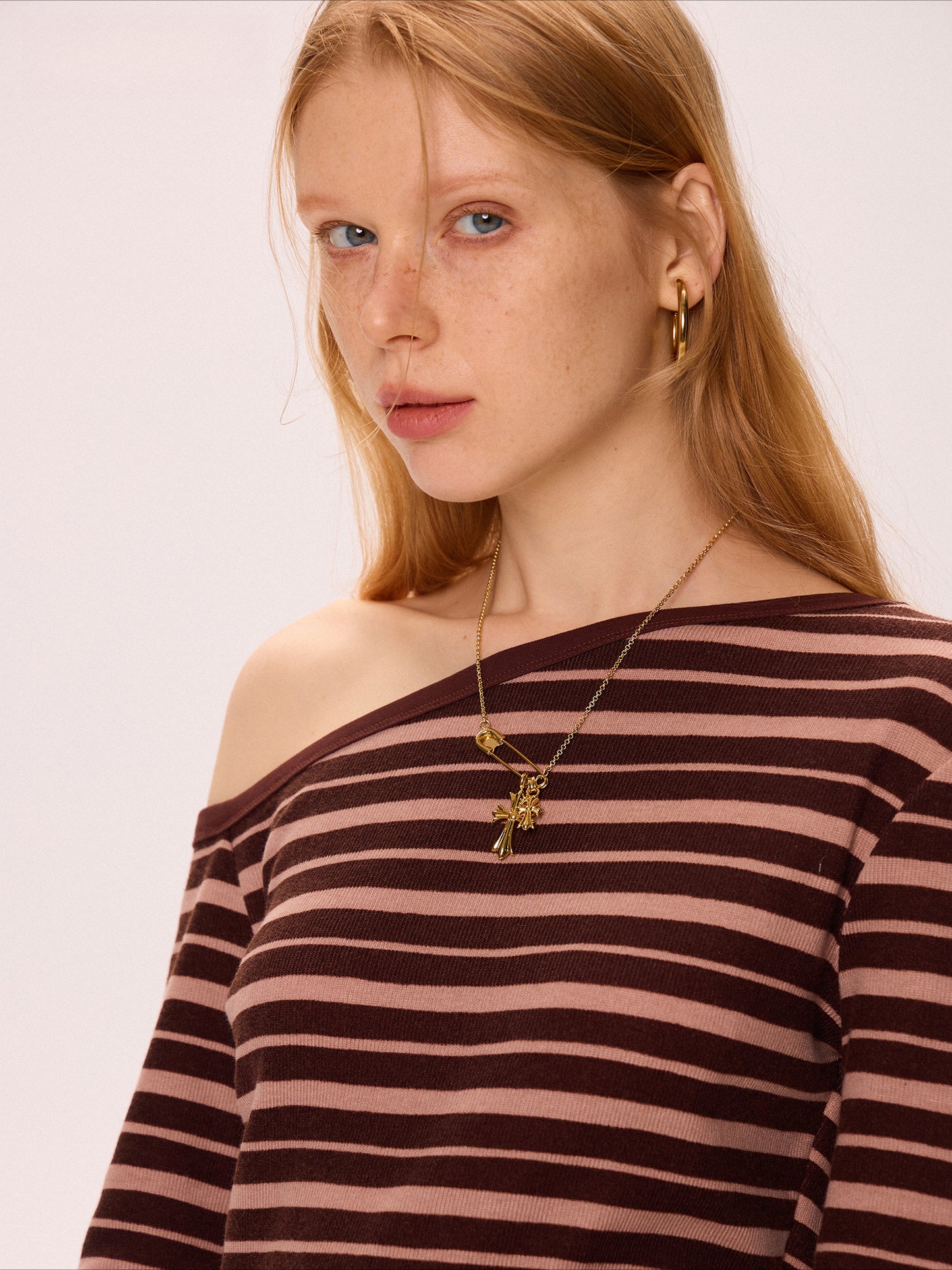 Coffee vermicelli pattern slanted shoulder T-shirt knitted sweater