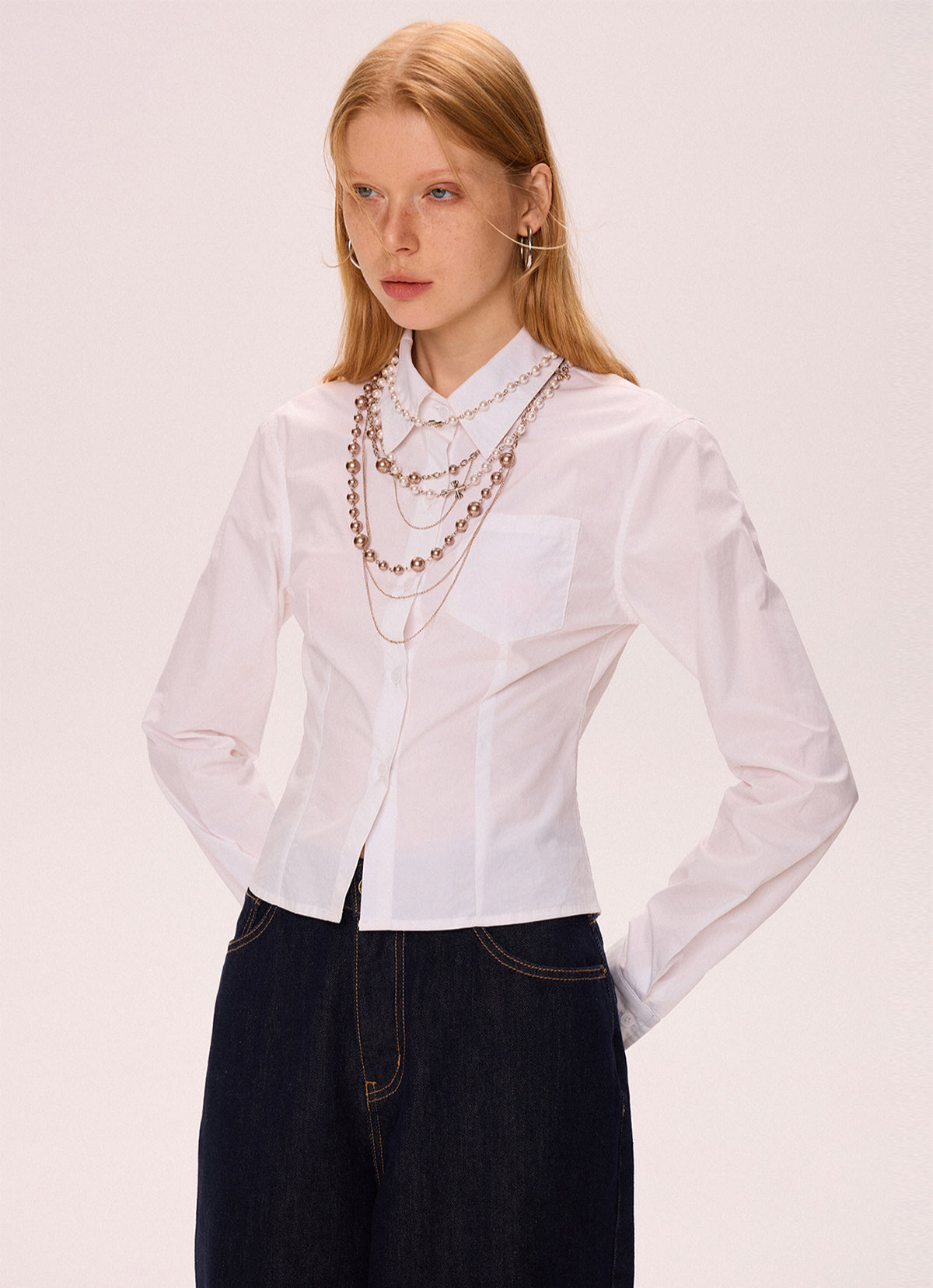 White short-waist long-sleeved shirt
